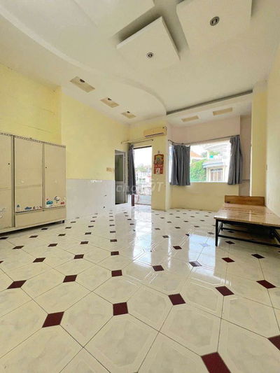 Phòng đẹp thoáng mát có ban công