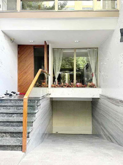 Bán nhà đẹp MT đường Nguyễn Đình Khơi ngay Hoàng Văn Thụ-khu Đệ Nhất.