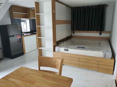 Duplex Quận 4 full cửa sổ 3 góc