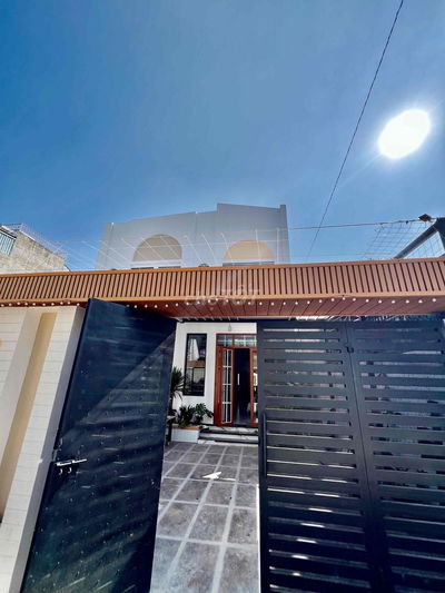 Cho Thuê Nhà Mới Xây 100% DT 5x16 1Trệt 1Lầu 3Pn 2Wc Sân Đậu Ôtô