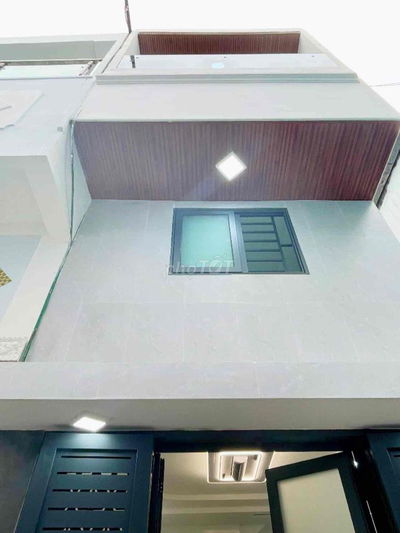 🏠 NHÀ ĐẸP 3 TẤM BTCT - QUẬN 4… 📍 Vị trí: Ngay Trung Tâm Hoàng Diệu, Ph