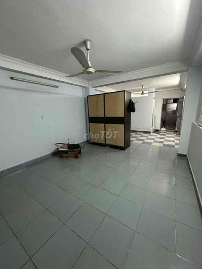 Cho thuê phòng trọ 56m2 mặt tiền đường Lê Văn Sỹ, Quận Phú Nhuận