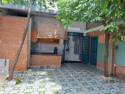 Nhà có sân vườn , để đc ô tô lk56 8tr