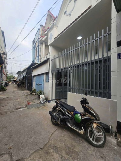 Bán Nhà Cấp 4 gác đúc gần chợ tự phát bình chuẩn 31