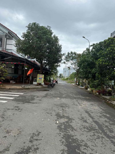 Bán đất khu bá tùng Hoà quý đường 5m5 trục dài Ban Ban