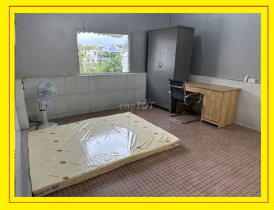 Phòng Đặng Thuỳ Trâm, full nội thất, có cửa sổ