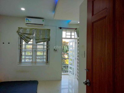 Phòng trọ có ban công y hình