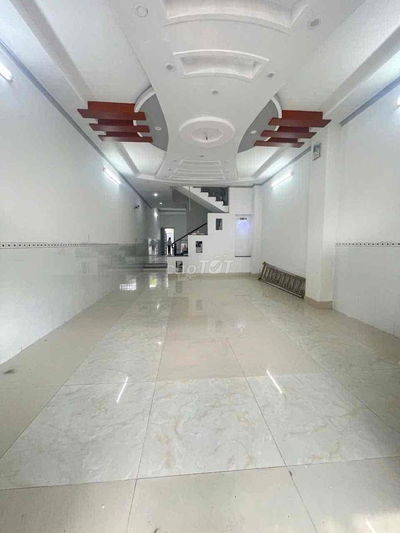 Cho thuê nhà 2 lầu 4 phòng 300m2 KDC 586