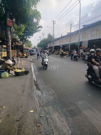 NHÀ ĐẸP ĐÓN TẾT NGAY CHỢ NGÃ TƯ 4 XÃ _ BÌNH TÂN _ 5 TẦNG _ CHỈ 7 TỶ