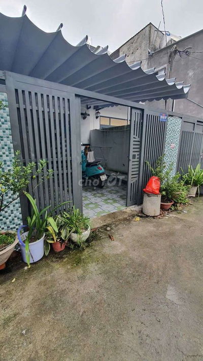 Nhà 1 lầu khu dân cư, hẻm xe hơi sau bến xe buýt Hiệp Thành