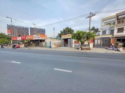 Nhà phố mới mặt tiền đường ĐT 743C gần Vincom550, phường Tân Đông Hiệp