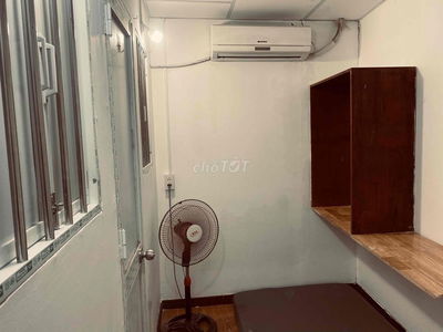 phòng máy lạnh- giờ tự do. 1 bạn ở