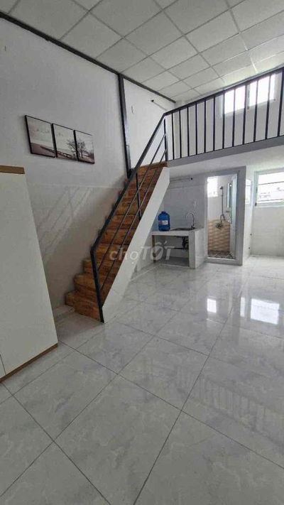 Duplex gác cao 2m, cửa sổ trời ngay Eaon mall Tân Phú