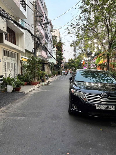 NHÀ NGUYÊN CĂN RẺ NHẤT CÒN SÓT LẠI - Ô TÔ ĐẬU TRONG NHÀ