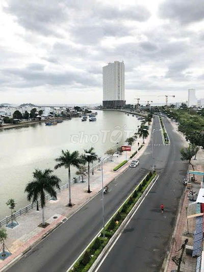 Khách sạn view trực diện sông bờ kè Hà Ra cạnh khu căn hộ cao cấp