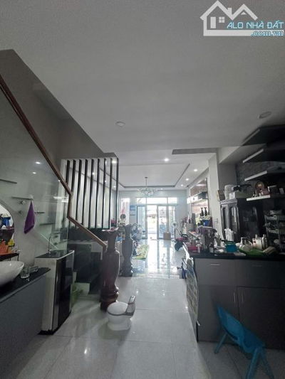 🔥 Nhà 3 tầng đường Đặng huy Tá . Dt :85m2 hương Đông bắc . Công năng: 3pn -4wc .