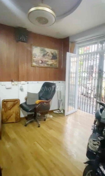 Nhà nguyên căn. Hình thật 100%. 4PN.2WC. có nội thất cơ bản