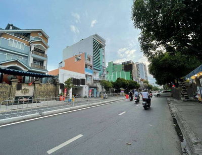 Ngộp Bank Cần bán căn nhà MT Nguyễn Sơn 8.5 x 19.7m 4 Tầng, 25.5 tỷ