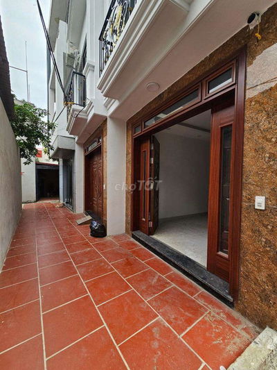 NHÀ MỚI YÊN NỘI – XÂY ĐỦ ĐẤT – THOÁNG ĐÃNG – GẦN Ô TÔ
💰 Giá 5.8 tỷ