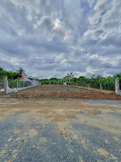 Bán Đất Gần Chợ, diện tích 514m2 thổ cư 240m2, Giá từ 680 triệu sổ sẵn