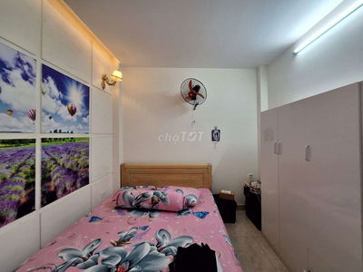 Nhà 5 phòng ngủ Vị trí mặt tiền đẹp gần cao đẳng điện lực và ngã tư ga