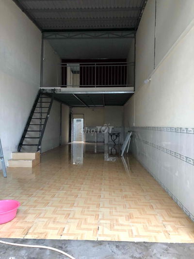 Cho thuê nhà ở hoặc kho có 2 phòng ngủ