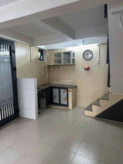 Nguyên căn cho thuê 1t 3l 3pn 3w Cách Mạng Tháng 8 Quận 3.