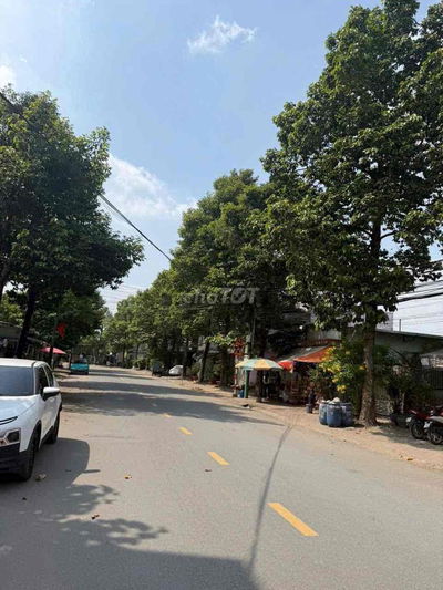 bán đất tặng nhà cấp 4 gần chợ bờ hồ xóm vắng phường dĩ an