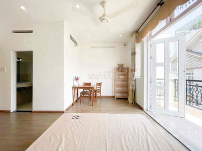 KHÔNG PHÍ DV Thang máy Full nội thất Hoàng Hoa Thám ETown Cộng Hoà