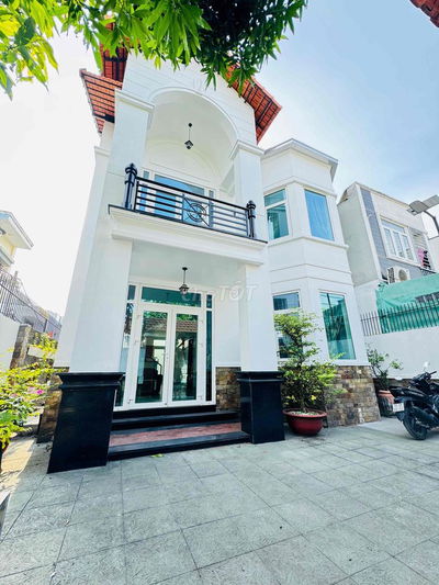 Biệt thự 2 tầng góc 2 mặt tiền, Diện tích 9m x 17m, ngay KĐT Vạn Phúc