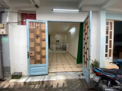 Cho Thuê Nhà Nguyên Căn Chính Chủ Quận Tân Phú – 2PN, Có Ban Công