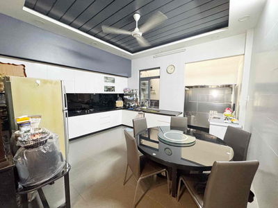 Cho thuê nhà đẹp Full nội thất 6PN 6WC gần Aeon mall Bình Tân