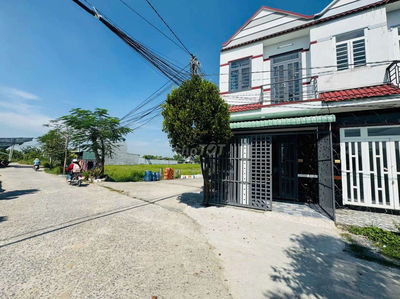 nhà góc 2 mặt tiền kinh doanh thoải mái