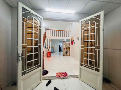 nhà 4 x 12 kênh trung ương vỉnh lộc -xe hơi đậu cửa- 3 phòng ngũ