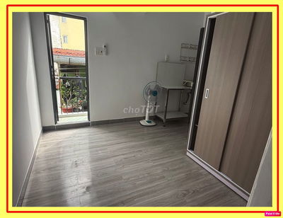 Phòng Bùi Viện trung tâm Q.1, full nội thất, có BAN CÔNG