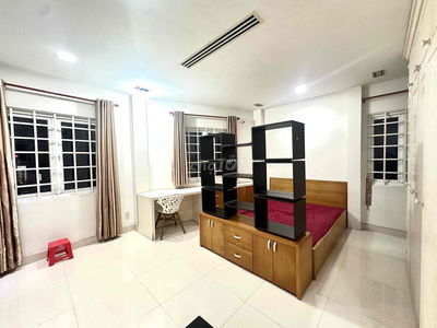 Căn Hộ Stu 32m2 Full NT Thang Máy 3 Cửa Sổ Trời Gần Phan Đăng Lưu