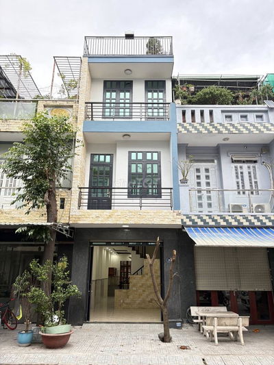 Bán nhà 1 trệt 2 lầu đẹp kiên cố KDC toa xe ngay Vincom 550 Dĩ An