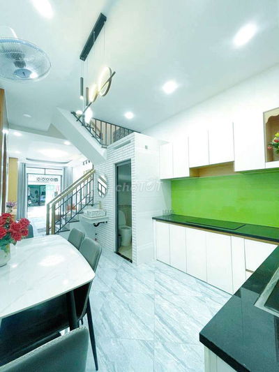 SÁT TRƯỜNG CHINH NHÀ ĐẸP ĐÓN TẾT - 35M² - XÂY 2 TÂNG BTCT VỚI 2PN