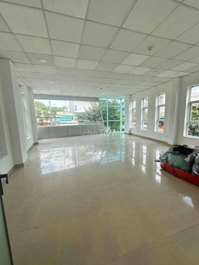 Cho thuê nhà mặt tiền đường Nguyễn Thiện Thuật Q3 giá tốt vị trí đẹp