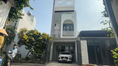 Bán Căn Nhà 3 TẦNG ngay VINHOME - Có Gara đậu Ô tô trong nhà