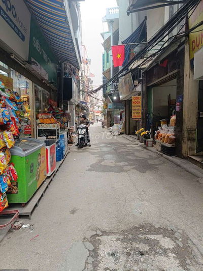 10,8 TỶ. NGÕ 1194 ĐƯỜNG LÁNG. CÁCH Ô TÔ 10M. 2 THOÁNG. 5 TẦNG. 6 NGỦ.