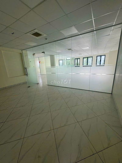 Cho thuê văn phòng 100m2 tại Khúc Thừa Dụ, Dịch Vọng,Cầu Giấy, giá rẻ.