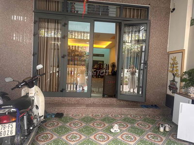 Nhà phố liền kề khu hưu trí công chức, sẵn sân đậu oto