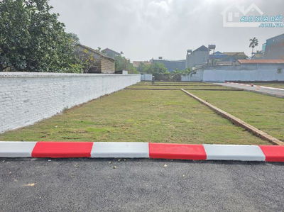 Chính chủ bán lô góc  102 m2 đường 10 vỉa hè 3m ngay cổng học viện Hậu Cần giá 2,x tỷ