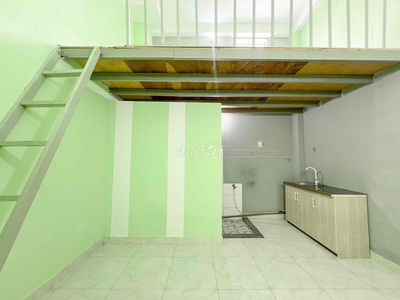 phòng  gác  cao 2mét- phạm văn bạch, Tân bình-cửa sổ trời