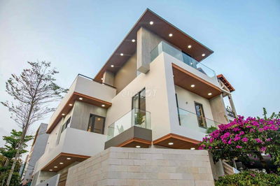 Biệt thự 2 mặt tiền gần sông quận hải châu cần bán