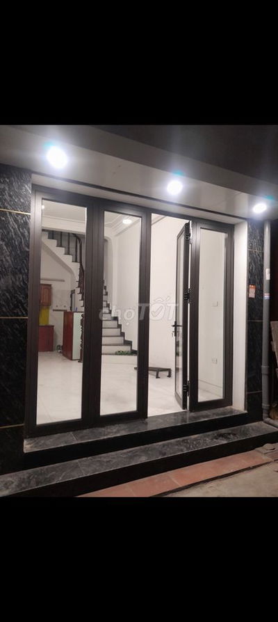 Cho thuê gấp nhà 6 tầng ngõ rộng thông ở 50/2/83 Nguyễn khang Cầu giấy