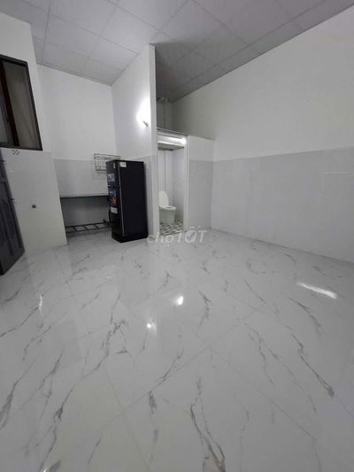 Cho thuê phòng có máy lạnh thang máy free 3 xe ở Bình Lợi