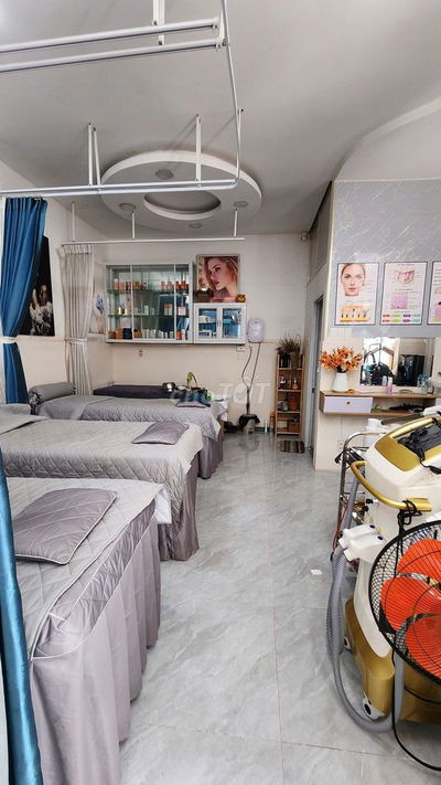 NHÀ SPA 1 TRỆT 1 LẦU ĐỐI DIỆN ĐINH THỊ THI SHR