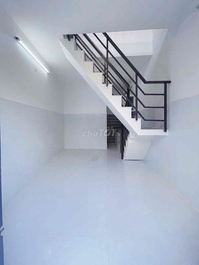 Bán Nhà Giá 998 TR  Cách Bệnh Viện Q12 Chỉ 800m